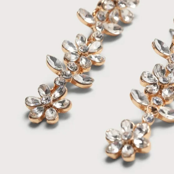 Lulu's flower drop earrings - Picture 3 of 6